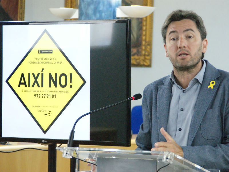 Campanya de millora de recollida de voluminosos a Olot "AIXÍ NO"