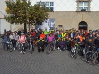 Alumnes de les escoles verdes pedalen per una mobilitat saludable